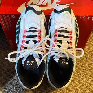 Womans Nike air max 7.5